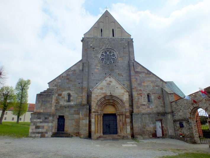 Opactwo cysterskie w Sulejowie - zachodnia fasada kościoła