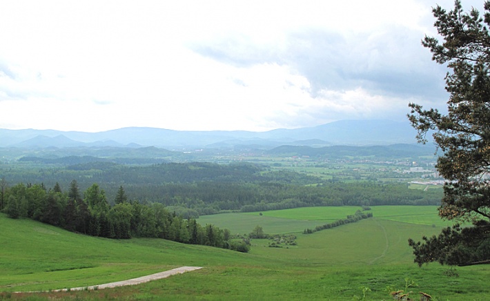 widok na Kotlinę Jeleniogórską i Góry Kaczawskie