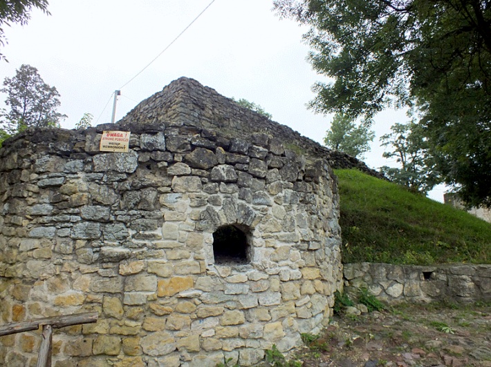 Iłża - ruiny zamku biskupiego, baszta bramna