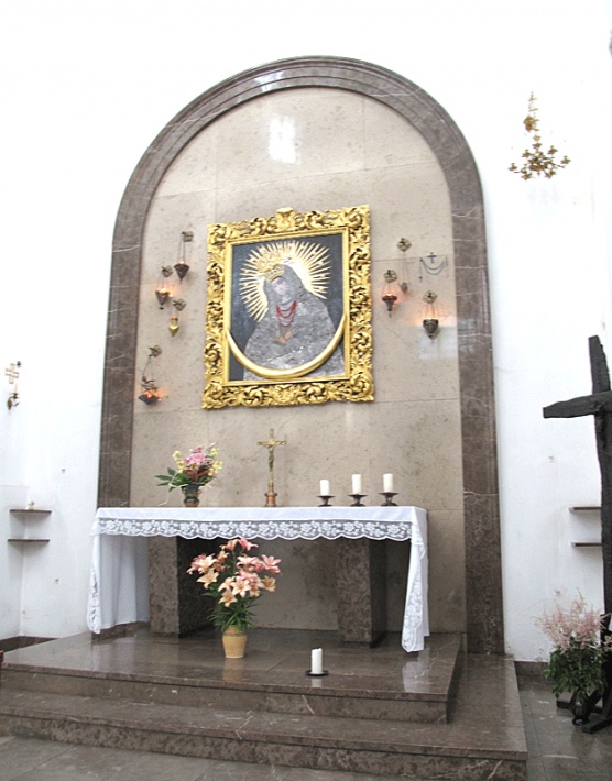 ołtarz boczny Najświętszej Marii Panny