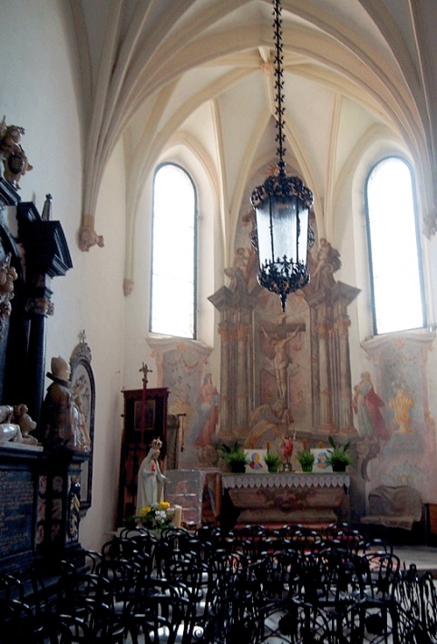 Głogówek - kościół św. Bartłomieja, kaplica Oppersdorffów z polichromowanym retabulum ołtarzowym