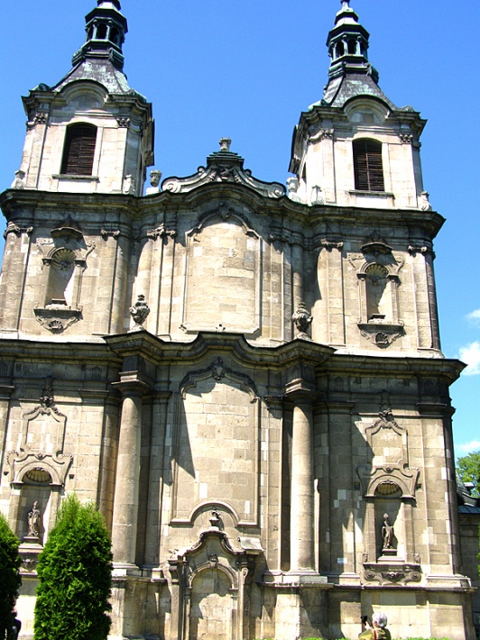 kościół klasztorny - fasada wschodnia