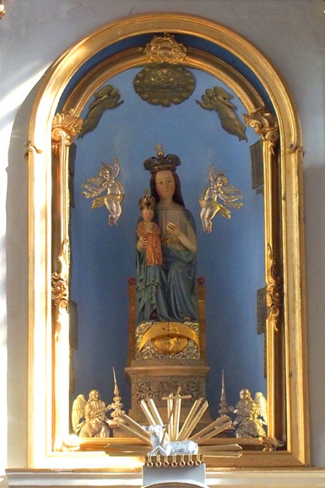 kościół Nawiedzenia NMP w Sejnach - cudowna figura Matki Bożej Sejneńskiej w postaci otwieranej Madonny szafkowej