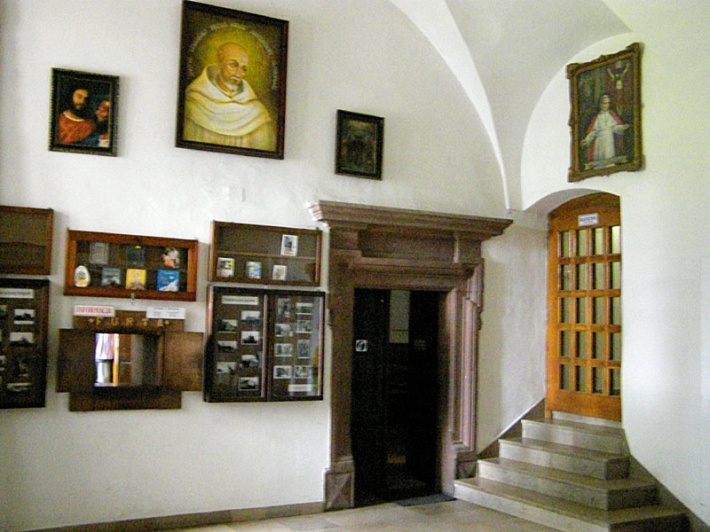 Muzeum Ojców Cystersów w Wąchocku - sala ekspozycyjna