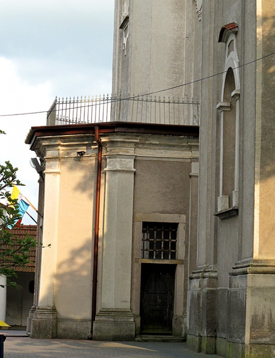 kościół w Paradyżu - ośmioboczna kruchta z balkonem