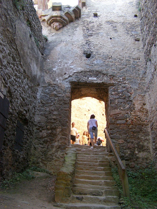 ruiny zamku Chojnik - wejście do zamku górnego