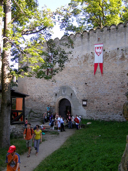 ruiny zamku Chojnik - wejście do zamku dolnego
