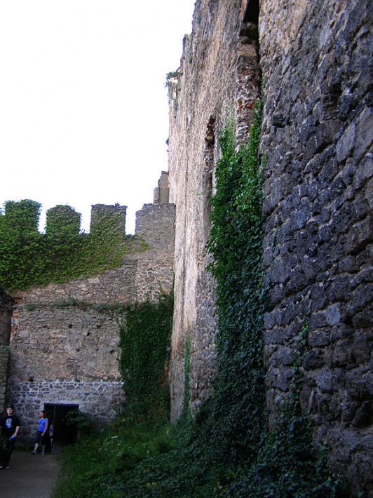 ruiny zamku Chojnik - międzymurze