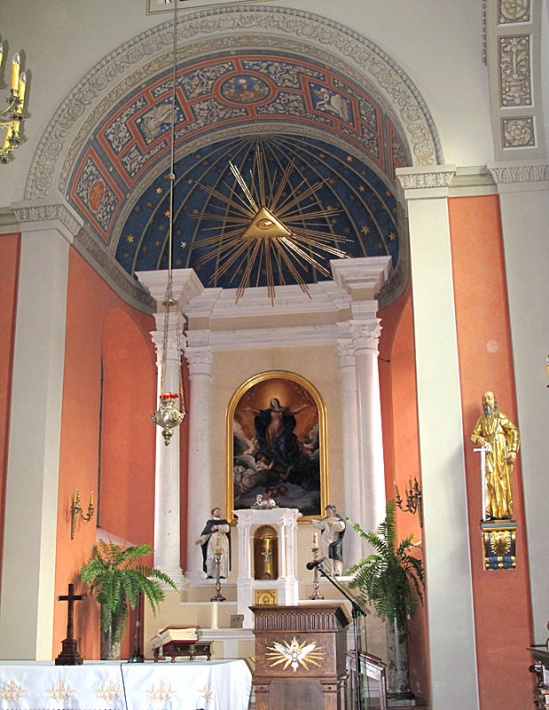 kościół obronny w Brochowie - ołtarz główny Wniebowzięcia NMP