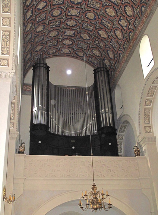 kościół obronny w Brochowie - organy