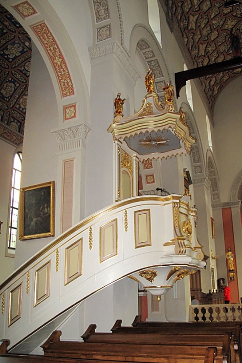 kościół obronny w Brochowie - ambona
