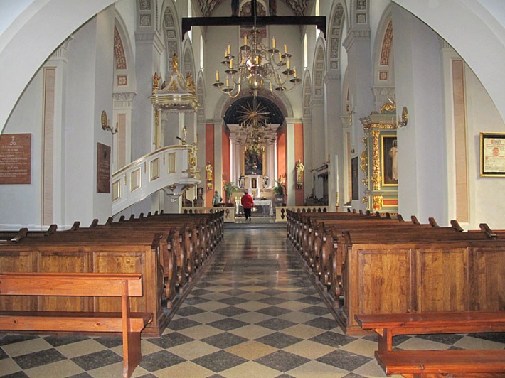 kościół obronny w Brochowie - wnętrze świątyni