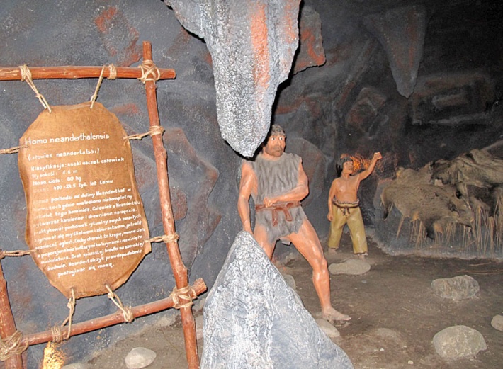Park Jurajski w Łebie - grota człowieka neandertalskiego