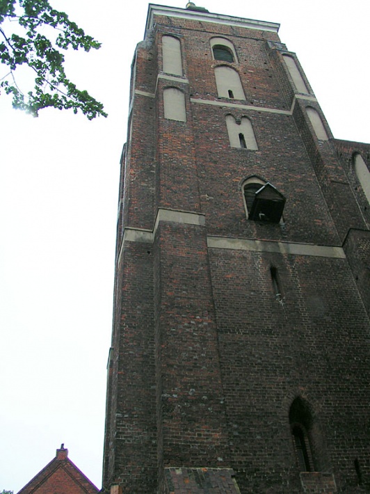 Namysłów, kościół św. Apostołów Piotra i Pawła - wieża kościelna