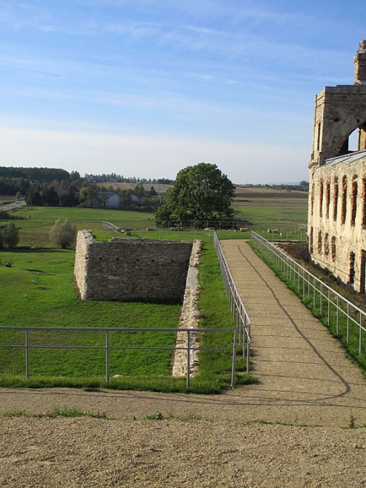 ruiny zamku Krzyżtopór w Ujeździe - bastion Korona