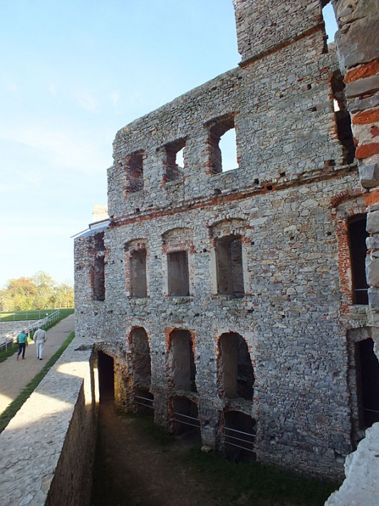 ruiny zamku Krzyżtopór w Ujeździe