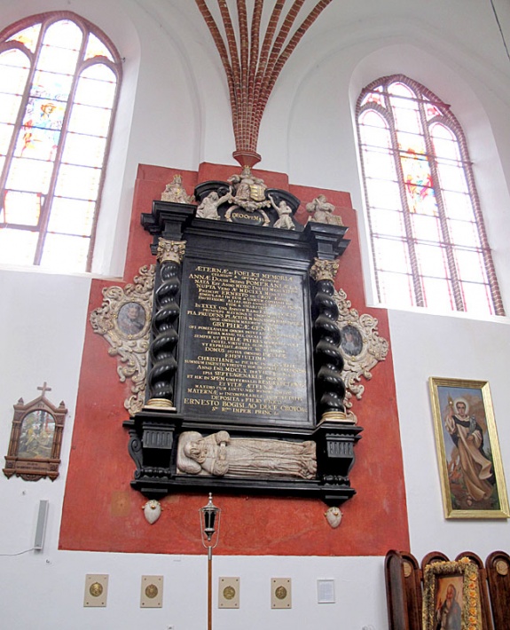 kościół św. Jacka w Słupsku - epitafium Anny de Croy