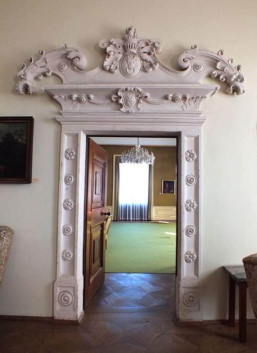 Zamek w Baranowie Sandomierskim - Pokój Klubowy, portal do Saloniku Zielonego