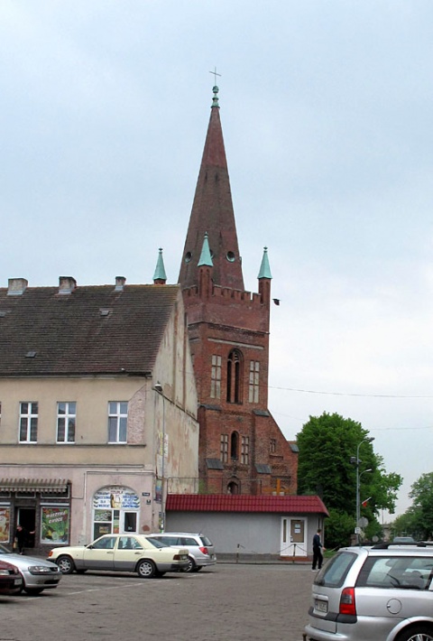 Skwierzyna - kościół św. Mikołaja widziany z Rynku