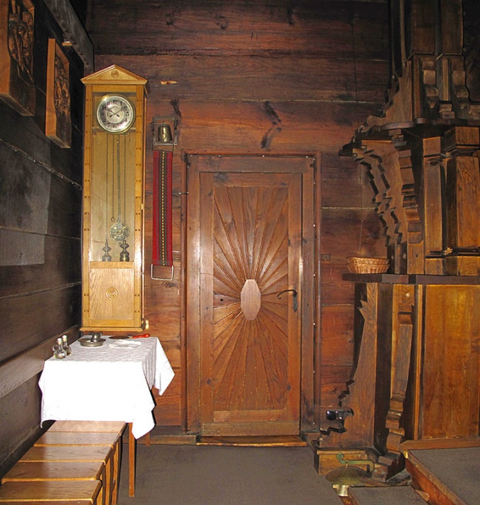 kościół prezydencki w Spale - drzwi z kościoła do zakrystii
