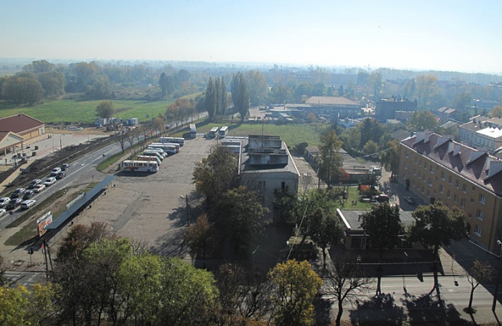Łęczyca - widok w kierunku południowym, dworzec PKS, dalej ogrody działkowe