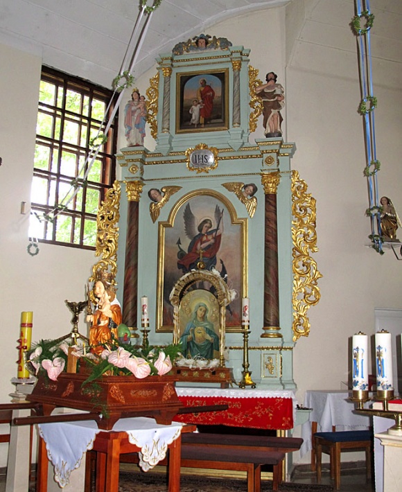 Sianowo - Sanktuarium MB Królowej Kaszub, ołtarz św. Michała Archanioła