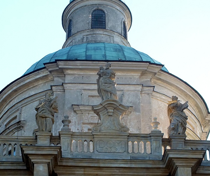 kościół św. Józefa w Klimontowie - wielka kopuła przykrywająca nawę