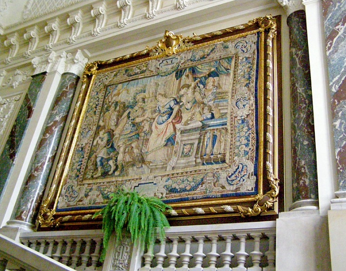 Muzeum Zamkowe w Pszczynie - schody paradne, gobelin z I poł. XVII wieku, przedstawiający Amazonki żegnające synów udających się na poszukiwanie ojców