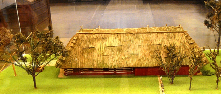 Muzeum Przyrodnicze BdPN w Ustrzykach Dolnych -  model chaty wiejskiej