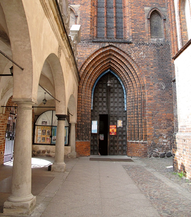 Kościół Marii Panny w Toruniu - portal wschodni