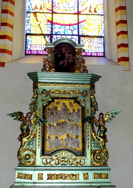 Bazylika Świętej Trójcy w Strzelnie - ołtarz boczny w transepcie