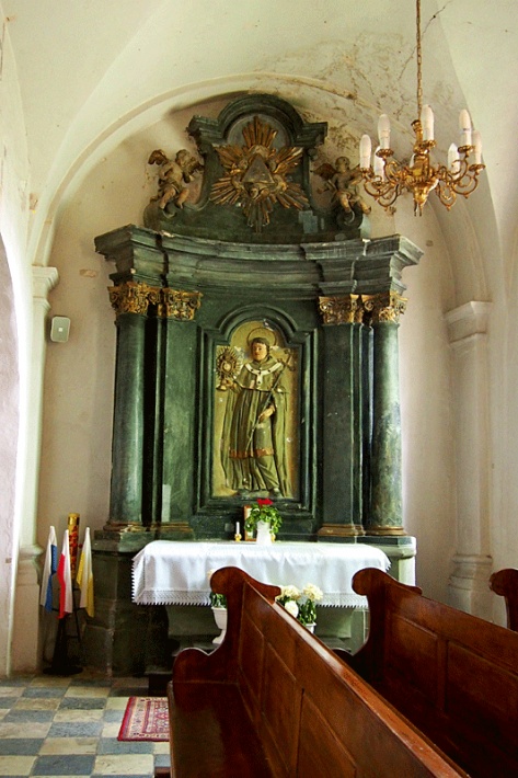 Bazylika Świętej Trójcy w Strzelnie - ołtarz św. Norberta w kaplicy