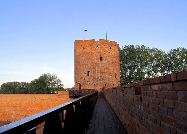 Zamek książąt mazowieckich w Ciechanowie - południowy ganek strażniczy i wieża więzienna