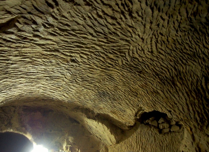 Chełmskie Podziemia Kredowe - oryginalne sklepienie korytarza