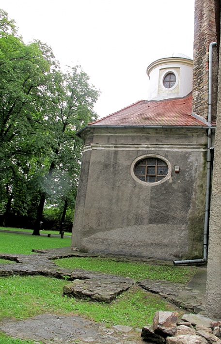 Kamieniec Ząbkowicki, kościół NMP - elewacja kaplicy św. Józefa