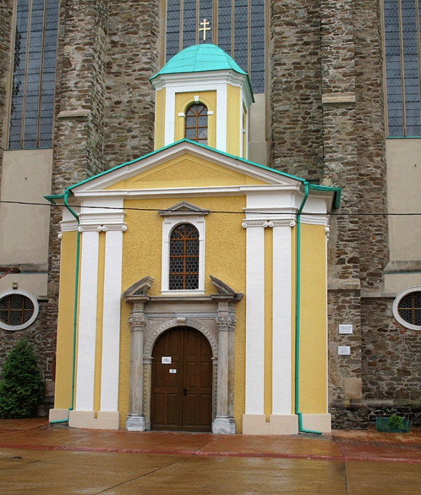 Kamieniec Ząbkowicki, kościół NMP - kruchta przy fasadzie zachodniej