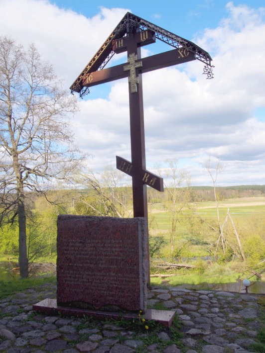 Krzyż nad Supraślą, upamiętniający przeniesienie monasteru