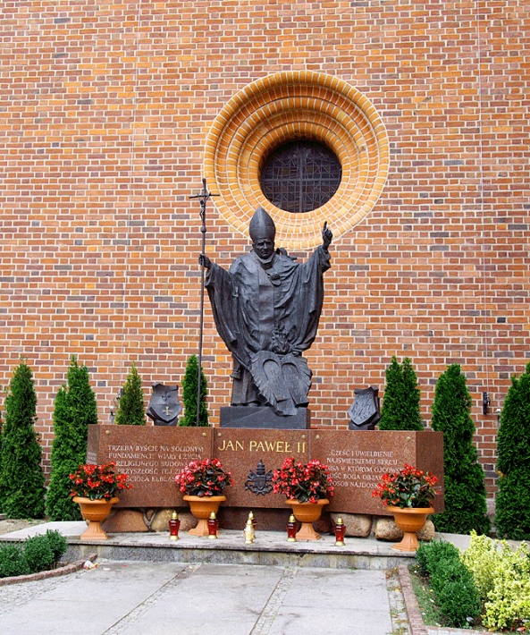 Katedra św. Mikołaja w Elblągu - pomnik św. Jana Pawła II