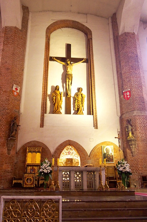 Katedra św. Mikołaja w Elblągu - ściana ołtarzowa z Grupą Ukrzyżowania z ok. 1400 r.