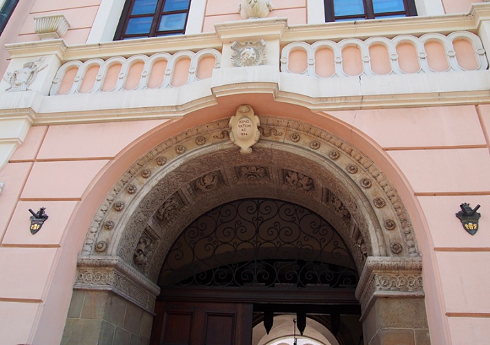 Zamek w Niepołomicach - renesansowa dekoracja wjazdu bramnego