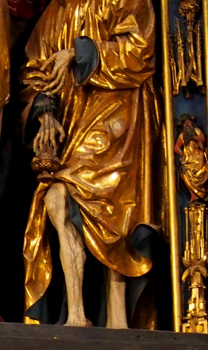 kościół Mariacki w Krakowie - ołtarz Mariacki, widoczne zniekształcone dłonie i żylaki na nogach