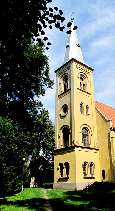 kościół w Wądrożu Wielkim - wieża kościelna