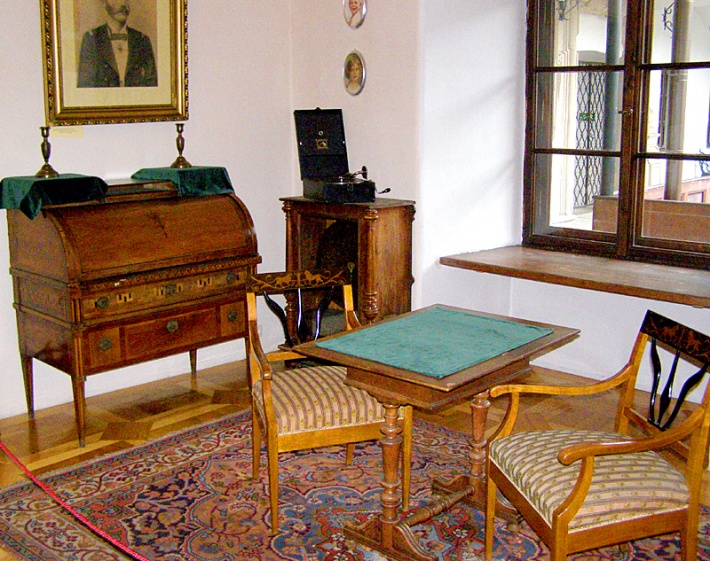 Muzeum Miejskie w Starym Zamku w Żywcu - umeblowanie pokoju dawnych właścicieli