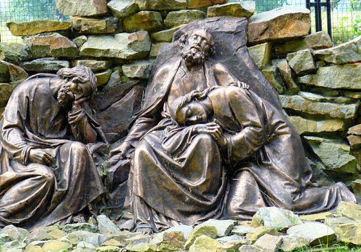 Ogród biblijny w Myczkowcach - ogród oliwny, śpiący apostołowie