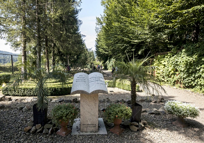 Ogród biblijny w Myczkowcach - Księga Biblii