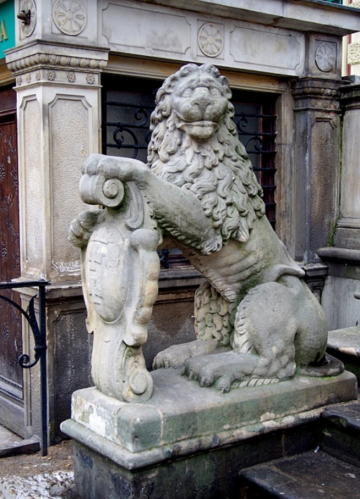 Gdański Dwór Artusa - jeden z lwów strzegących wejścia do Dworu